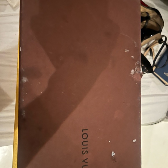 Authentic Louis Vuitton shoes - Picture 7 of 8